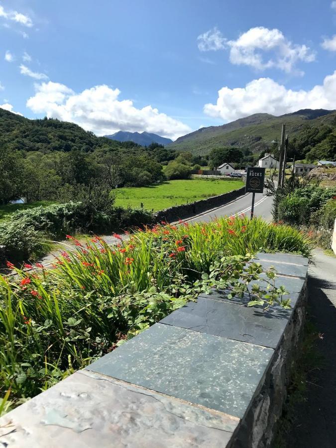 The Rocks At Plas Curig Hostel Betws-y-Coed Exterior foto